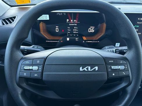 New 2025 Kia K4 LX image 24