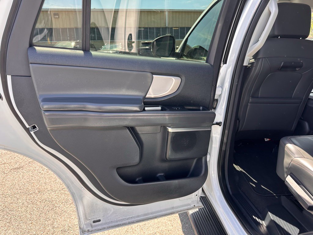 Used 2025 Ford Expedition Active AWD/4WD image 24