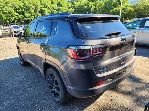 Used 2023 Jeep Compass Latitude w/ Sun and Sound Group AWD/4WD image 3
