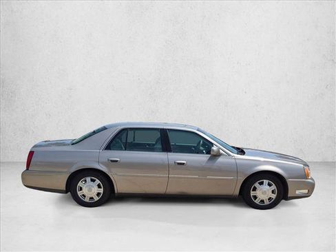 Used 2004 Cadillac De Ville w/ Equipment Group FWD image 4