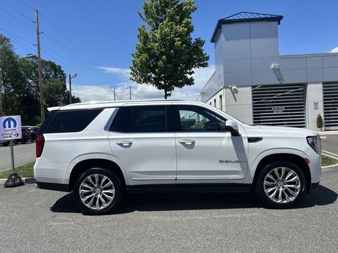 Used 2022 GMC Yukon Denali AWD/4WD image 9
