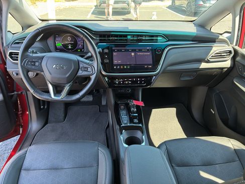Used 2022 Chevrolet Bolt LT w/ Infotainment Package FWD image 47