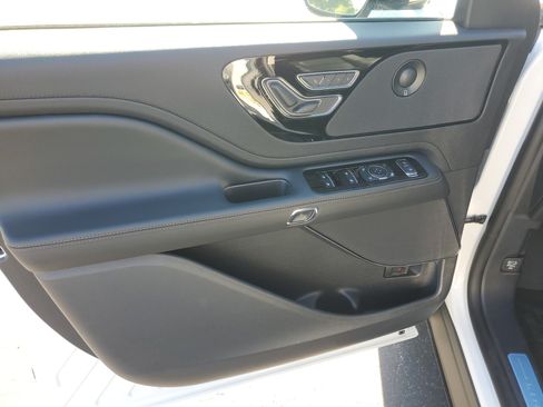 New 2026 Lincoln Aviator AWD image 8