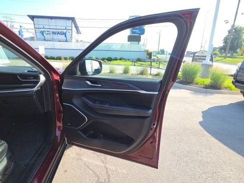 Used 2023 Jeep Grand Cherokee 4WD 4xe image 22
