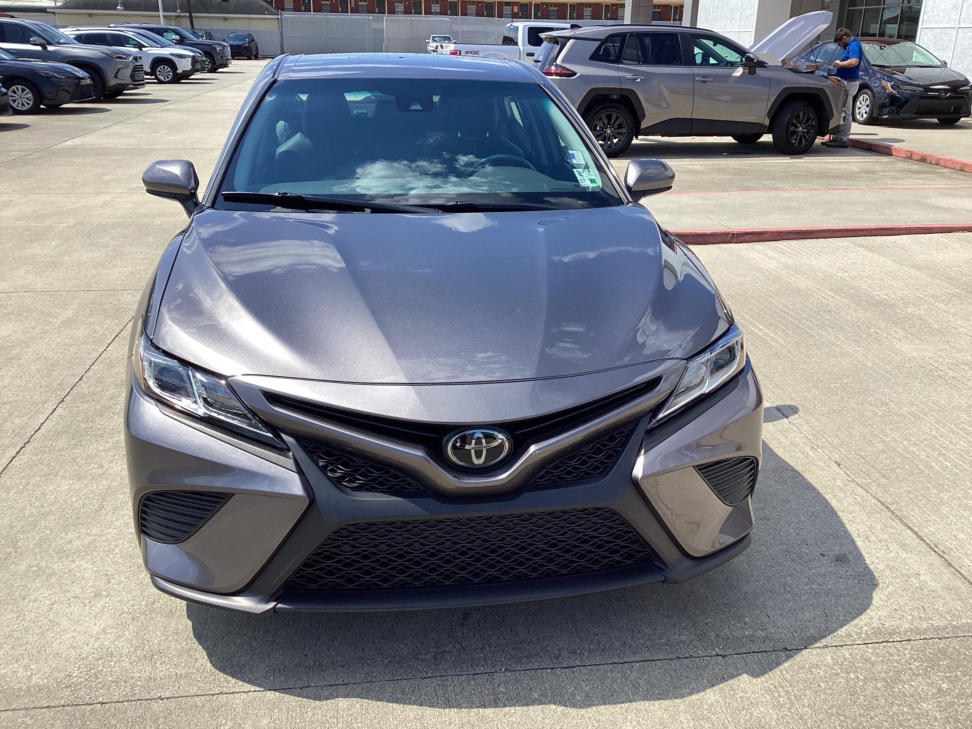 Used 2019 Toyota Camry SE FWD image 2