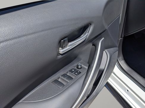 Used 2025 Toyota Corolla SE FWD image 18