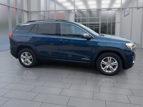 Used 2020 GMC Terrain SLE w/ Driver Convenience Package FWD image 9