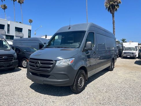 Used 2019 Mercedes-Benz Sprinter 170 image 1