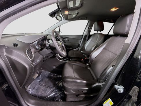 Used 2020 Chevrolet Trax LT w/ LT Convenience Package image 22