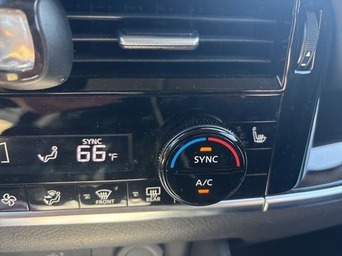 Used 2023 Nissan Rogue SL image 30