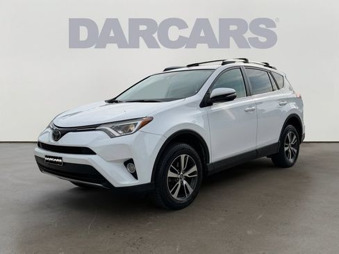 Used 2017 Toyota RAV4 XLE AWD/4WD image 2