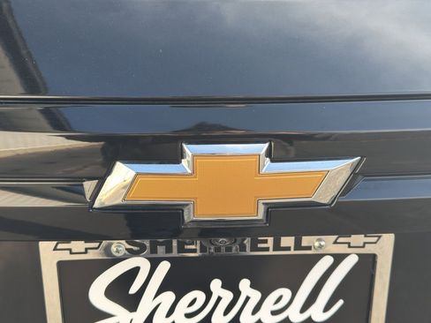 Used 2025 Chevrolet Traverse LT w/ Sun and Wheel Package image 8