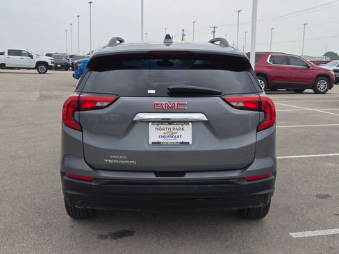 Used 2019 GMC Terrain SLE w/ Driver Convenience Package FWD image 4