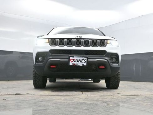 Used 2025 Jeep Compass Trailhawk image 48