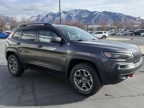 Used 2020 Jeep Cherokee Trailhawk image 4