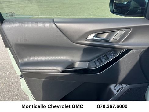 Used 2025 Chevrolet Equinox LT w/ Convenience Package II image 10