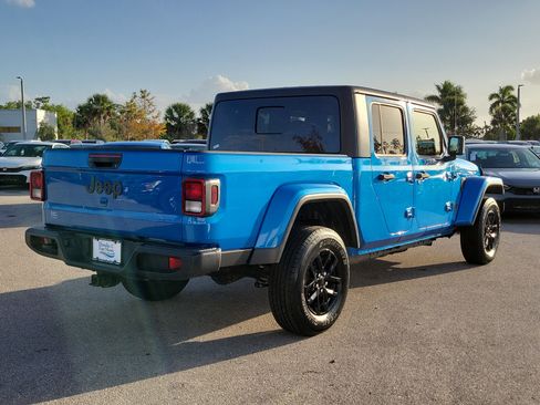 Used 2022 Jeep Gladiator Sport image 4