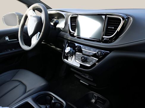 New 2026 Chrysler Pacifica Select FWD image 19