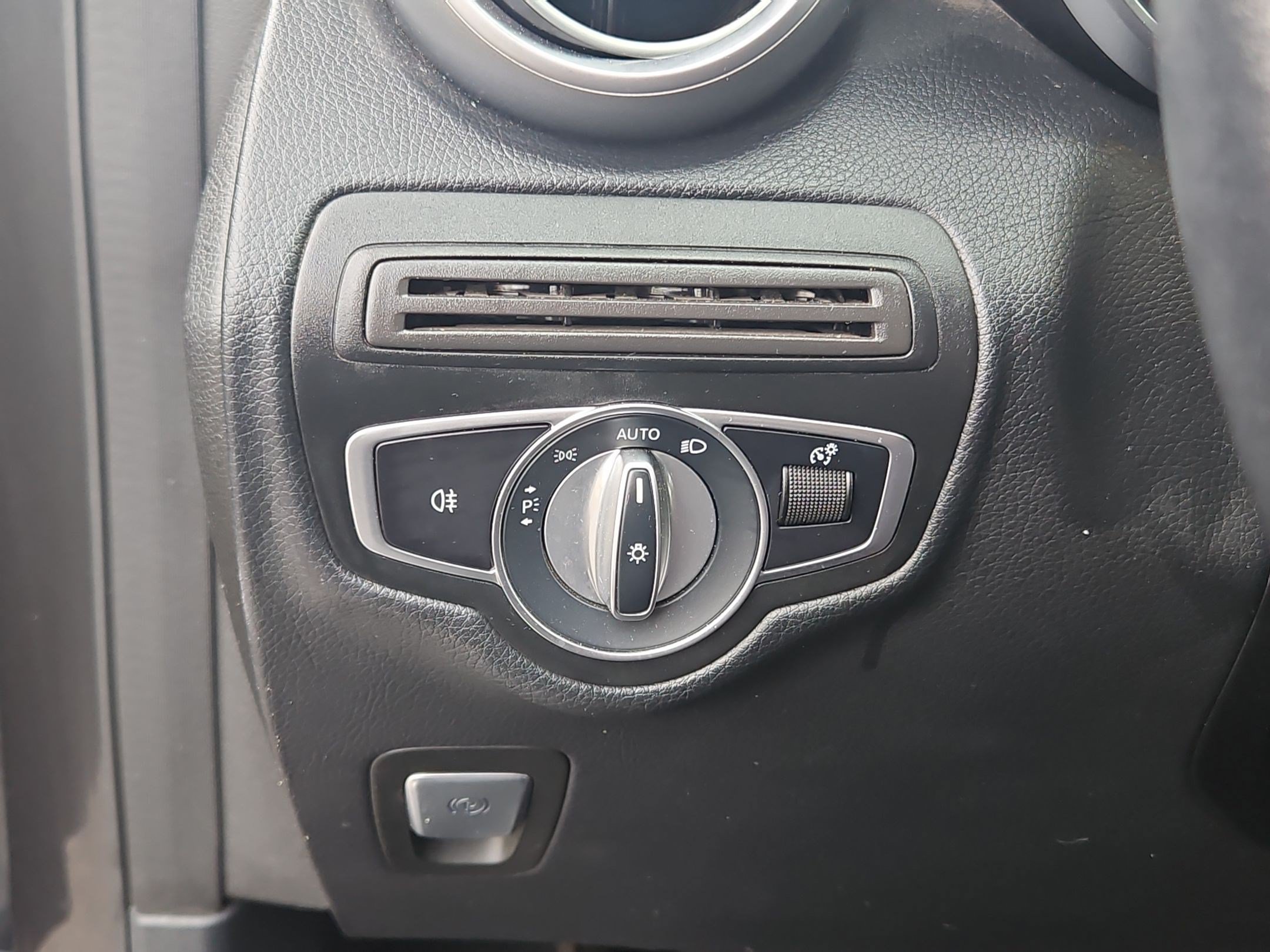 Used 2021 Mercedes-Benz GLC 300 4MATIC image 23