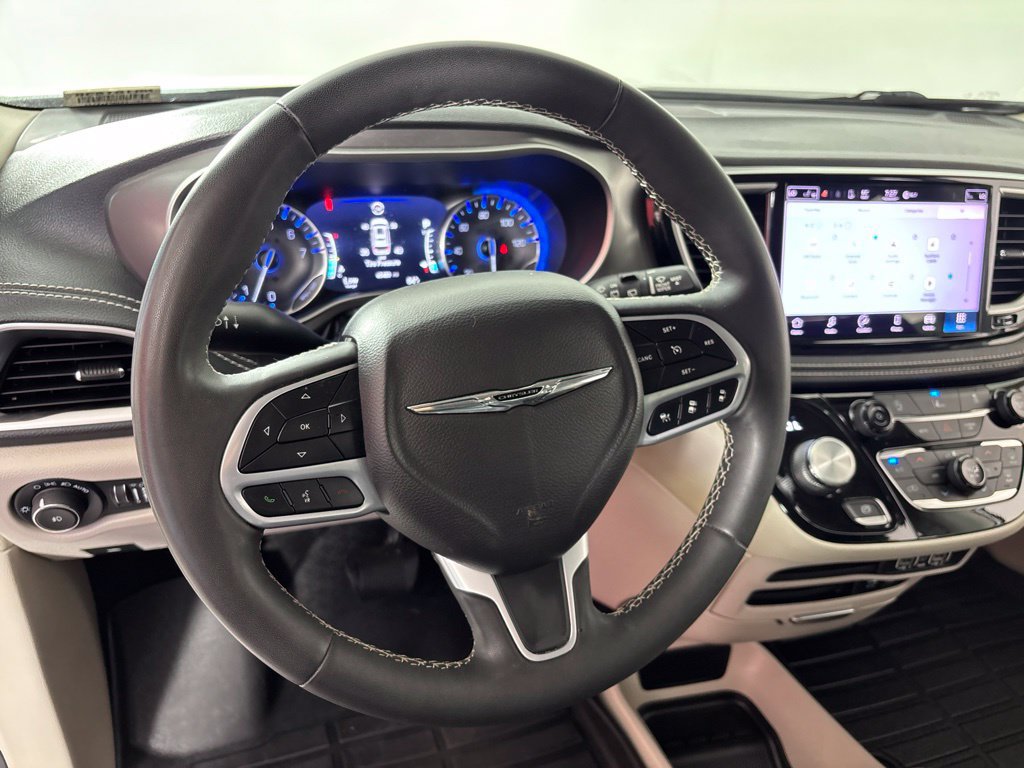 Used 2022 Chrysler Pacifica Touring-L AWD/4WD image 29