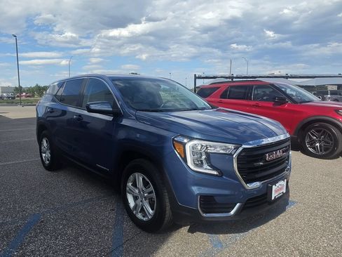 Used 2024 GMC Terrain SLE AWD/4WD image 4