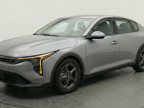 Used 2025 Kia K4 image 3