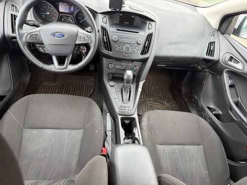 Used 2015 Ford Focus SE w/ SE Cold Weather Package FWD image 18