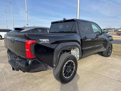 Used 2025 Toyota Tacoma TRD Off-Road image 9
