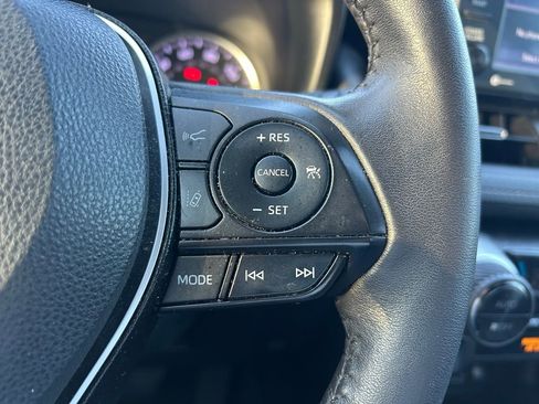 Used 2022 Toyota RAV4 XLE Premium image 19