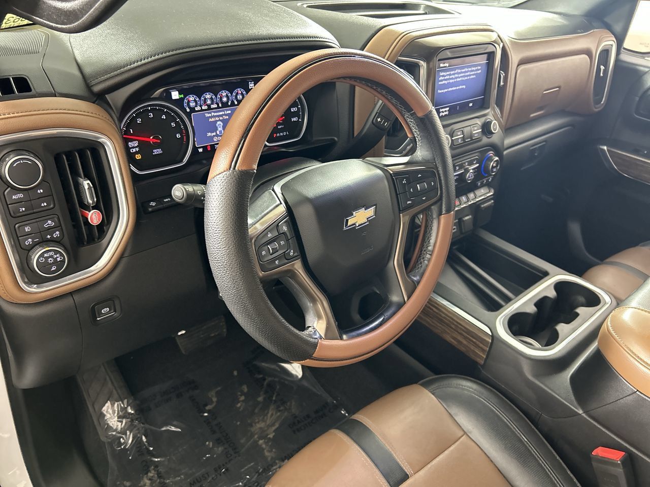 Used 2019 Chevrolet Silverado 1500 High Country w/ Technology Package AWD/4WD image 13