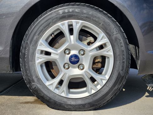 Used 2015 Ford Fiesta SE image 11