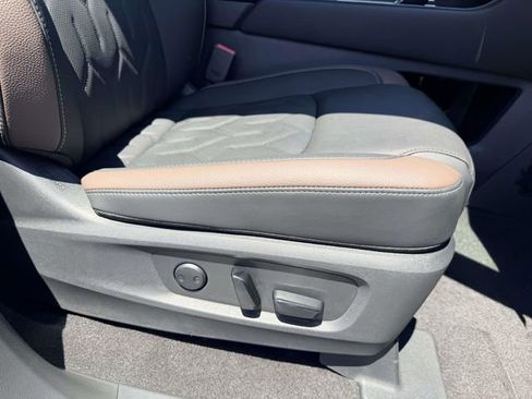 New 2026 Nissan Pathfinder Platinum w/ Cargo Package AWD/4WD image 9