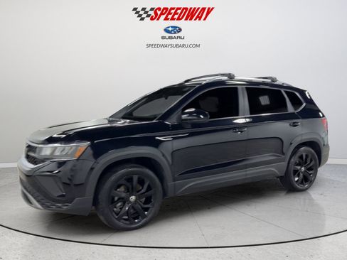 Certified 2023 Volkswagen Taos SE w/ Black Wheel Package AWD/4WD image 11