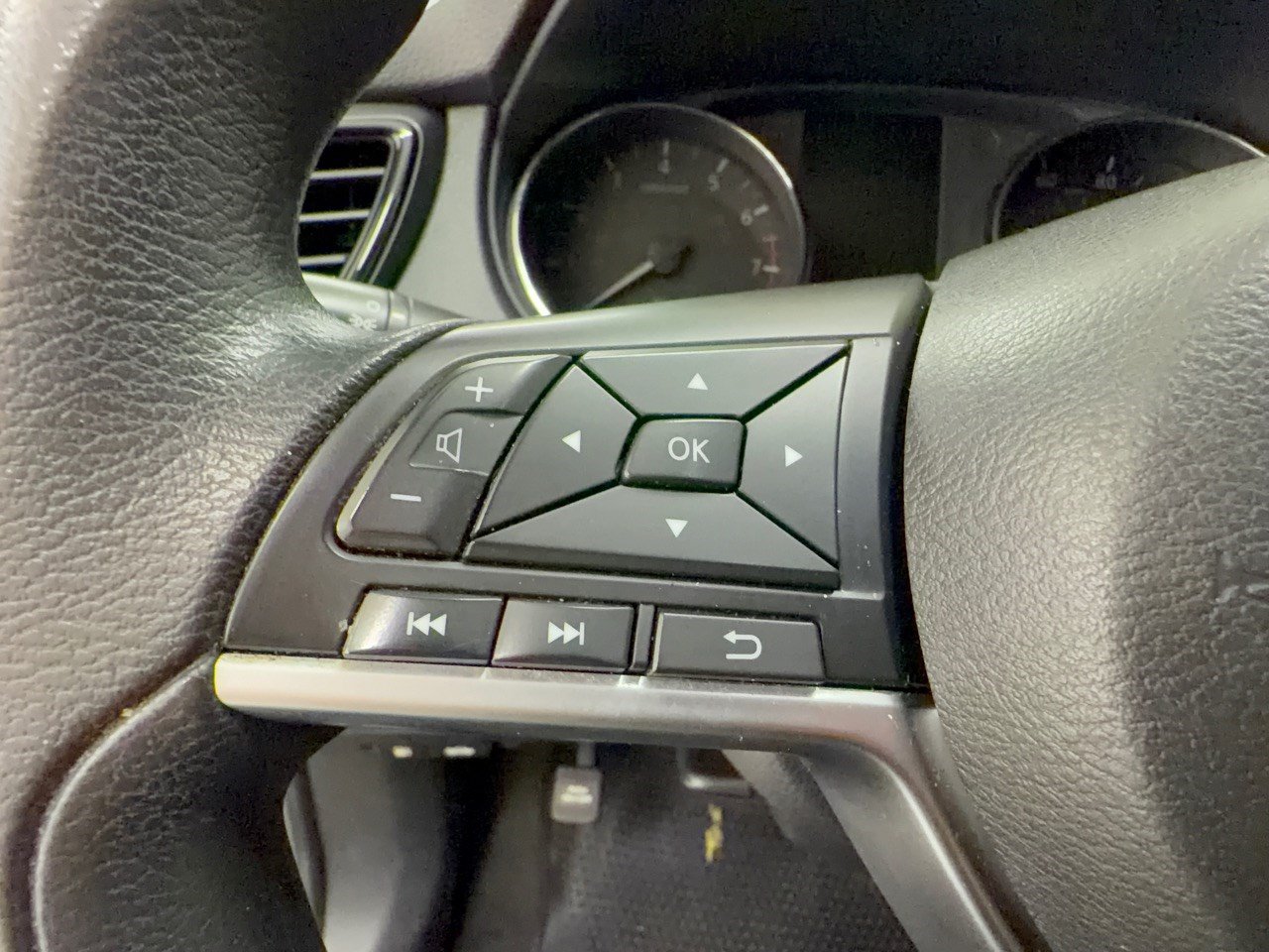 Used 2017 Nissan Rogue S FWD image 18