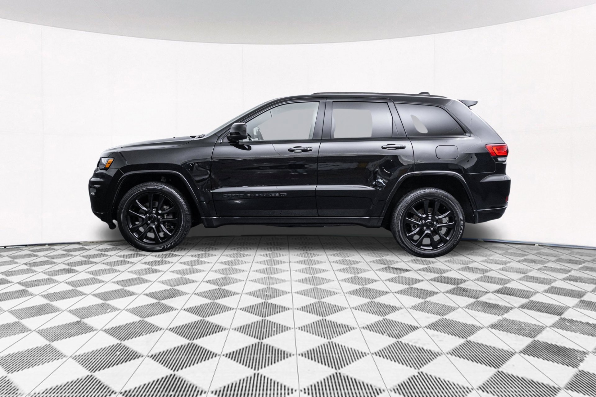 Used 2022 Jeep Grand Cherokee Laredo X AWD/4WD image 8