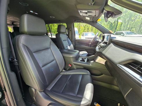 Used 2024 Chevrolet Suburban LT AWD/4WD image 17