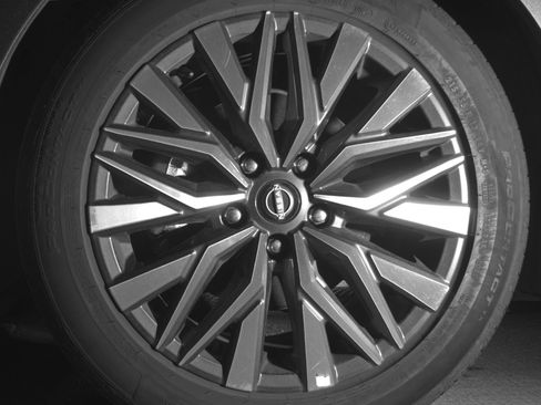 Used 2025 Nissan Altima 2.5 SV image 12