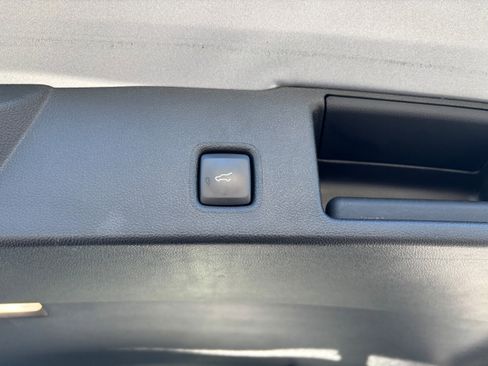 Used 2022 Ford Escape SE w/ SE Sport Appearance Package image 7