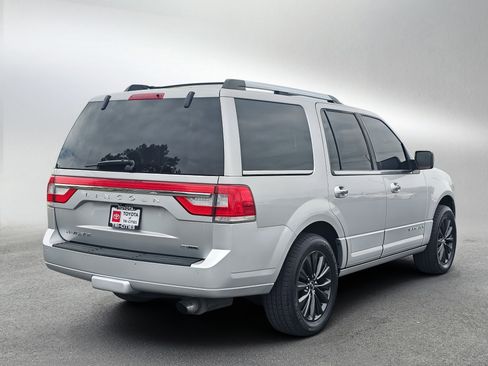 Used 2016 Lincoln Navigator Select AWD/4WD image 5