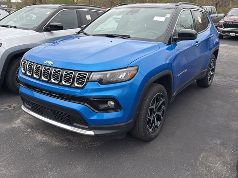 Used 2025 Jeep Compass Limited image 3