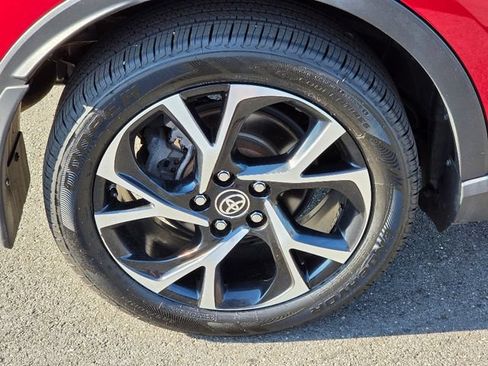Used 2021 Toyota C-HR XLE FWD image 12