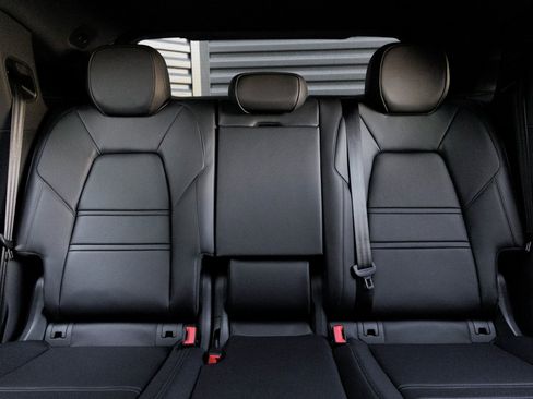 New 2026 Porsche Cayenne Coupe image 32