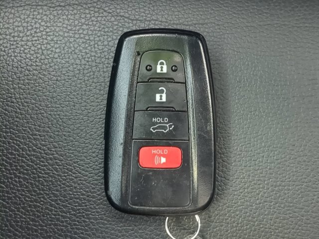 Used 2022 Toyota Highlander XLE FWD image 37