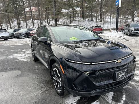 New 2026 Chevrolet Equinox EV LT image 3