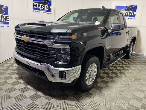 Used 2024 Chevrolet Silverado 2500 LT AWD/4WD image 11