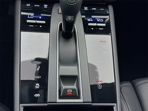 New 2026 Porsche Macan GTS image 24