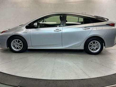 Used 2018 Toyota Prius Two w/ Prius Two Safety Plus Package FWD image 2