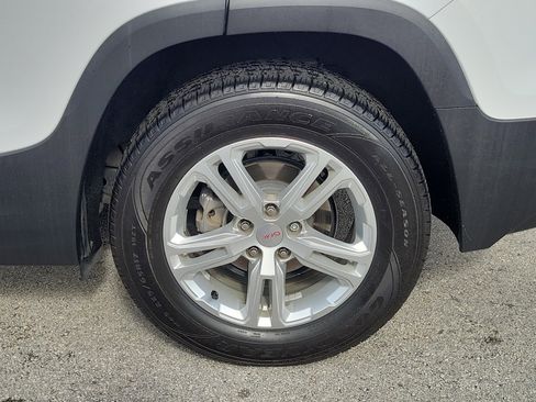 Used 2021 GMC Terrain SLE image 25