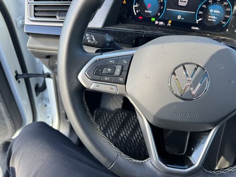 Certified 2025 Volkswagen Atlas Cross Sport SE w/ Panoramic Sunroof Package image 18