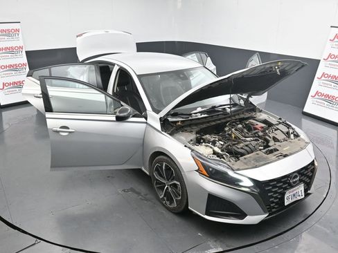 Used 2023 Nissan Altima 2.5 SR image 37